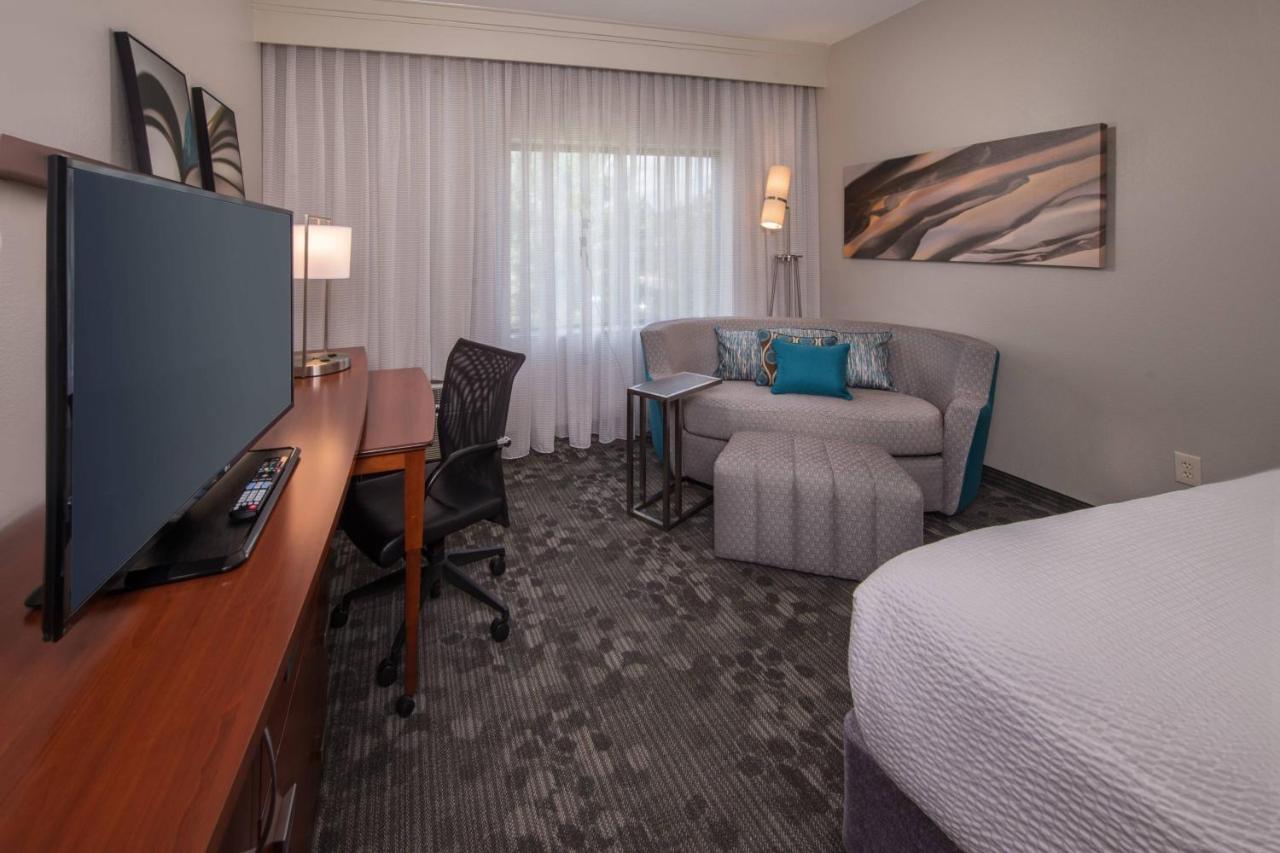 King Room with Sofa Bed - Hearing Accessible at Courtyard by Marriott Dulles Town Center