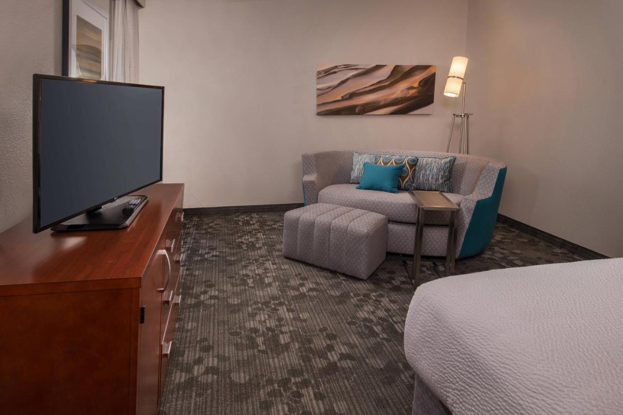 King Suite with Sofa Bed at Courtyard by Marriott Dulles Town Center