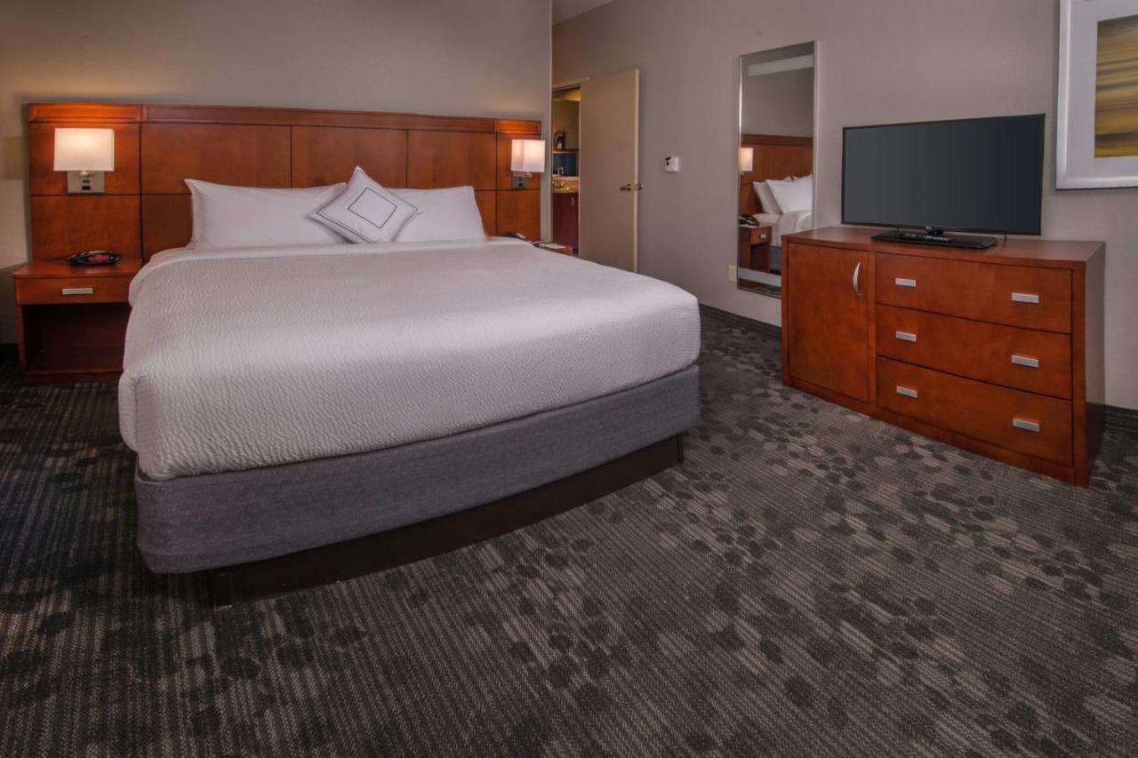 King Suite with Sofa Bed at Courtyard by Marriott Dulles Town Center