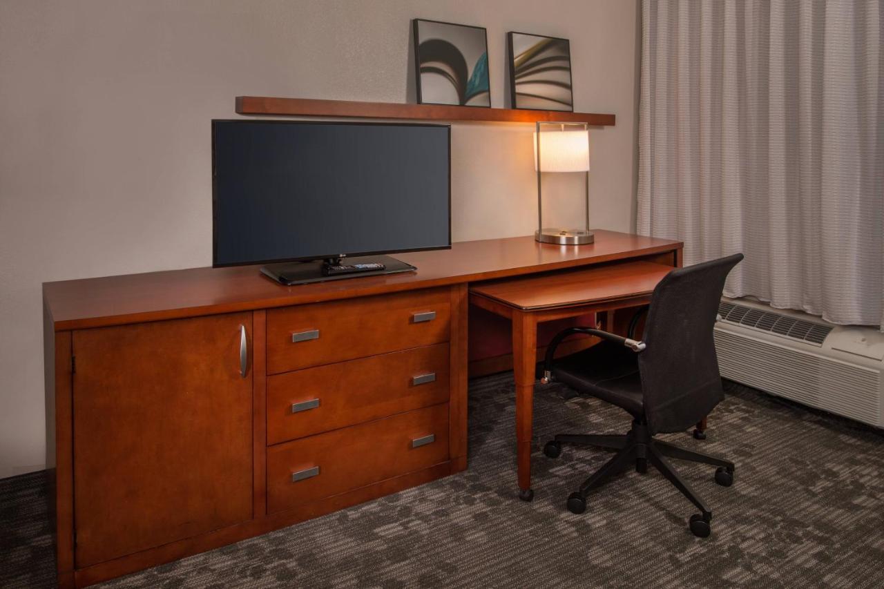 King Suite with Sofa Bed at Courtyard by Marriott Dulles Town Center