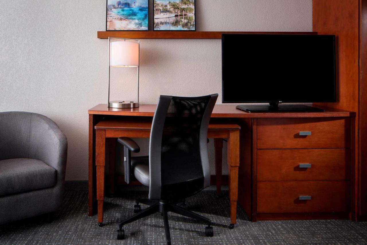 | Courtyard by Marriott Fort Lauderdale Airport & Cruise Port