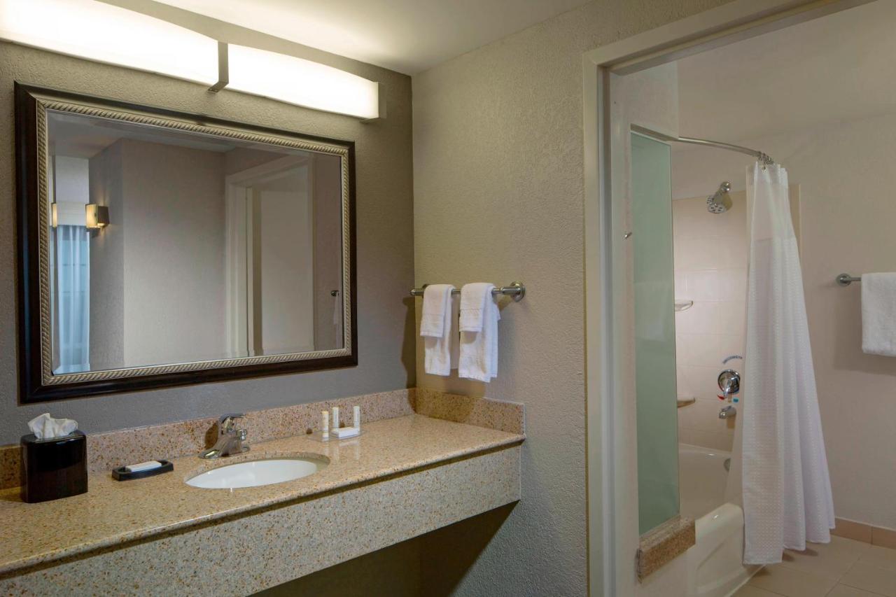 | Courtyard by Marriott Fort Lauderdale Airport & Cruise Port