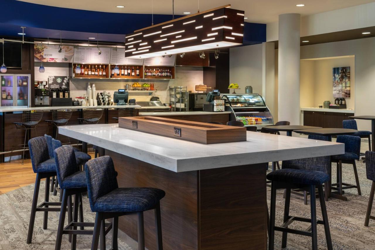 | Courtyard by Marriott Fort Lauderdale Airport & Cruise Port