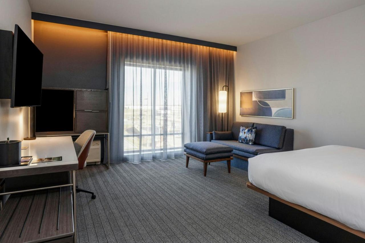 King Suite at Courtyard by Marriott Indianapolis Fishers