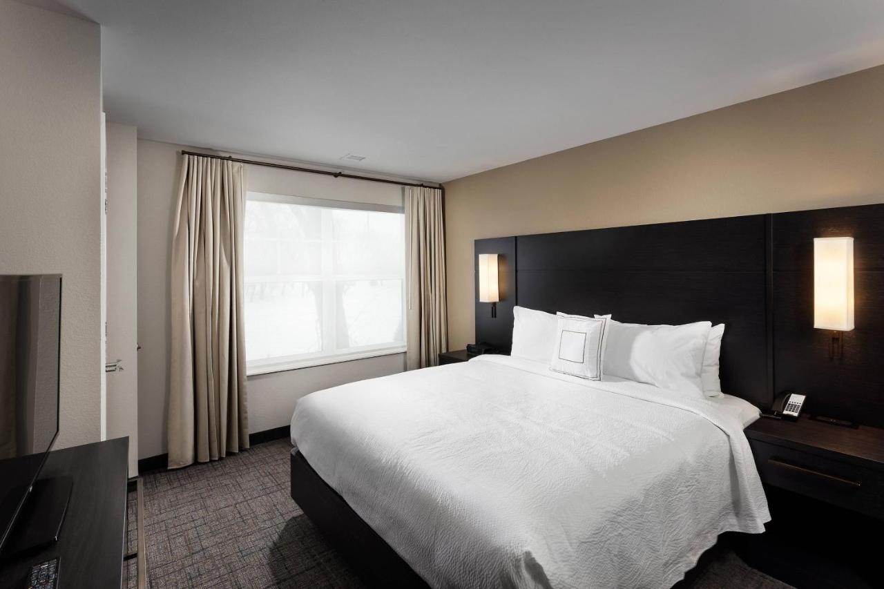 1 Bedroom Suite, 1 King, Sofa bed, Golf view at Residence Inn By Marriott Milwaukee Brookfield