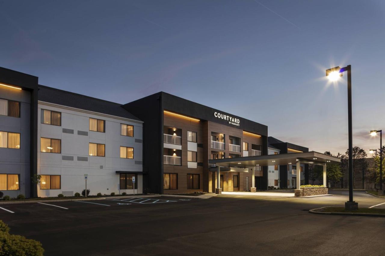 | Courtyard Indianapolis Northwest
