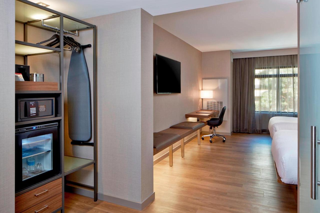 Queen Room at AC Hotel by Marriott Seattle Bellevue/Downtown