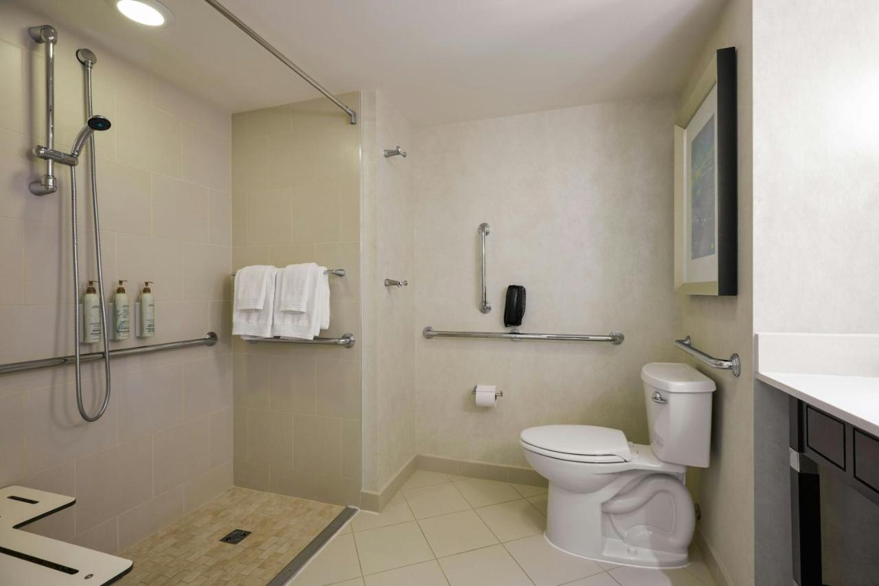  | Renaissance Arlington Capital View Hotel
