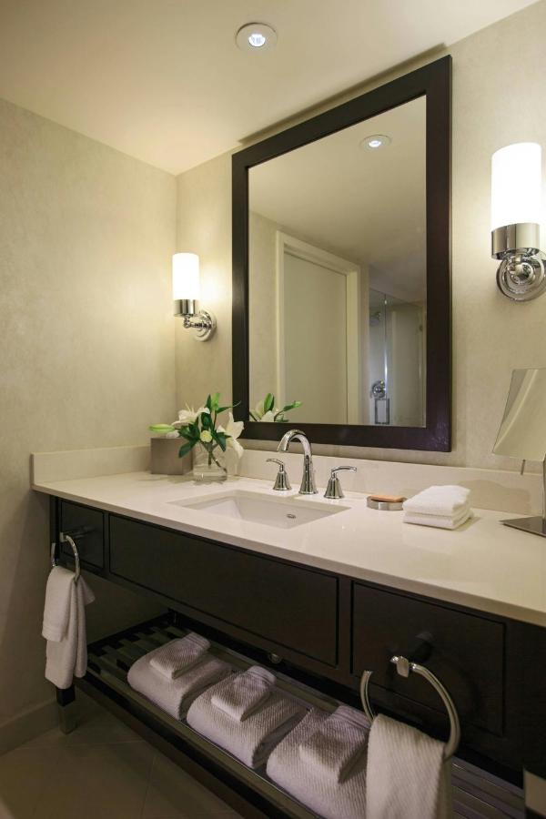  | Renaissance Arlington Capital View Hotel