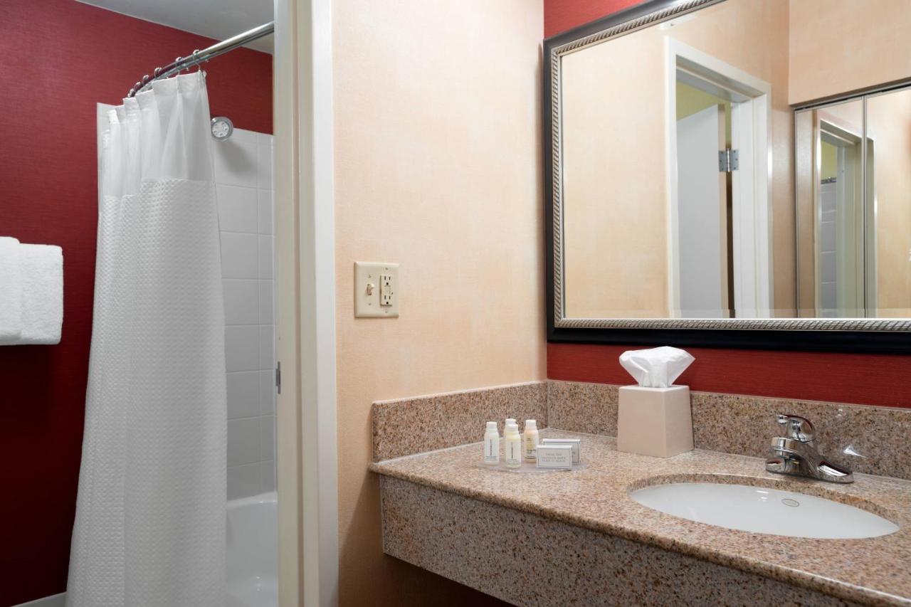 King Room with Sofa Bed - Non-Smoking at Courtyard by Marriott Indianapolis Airport