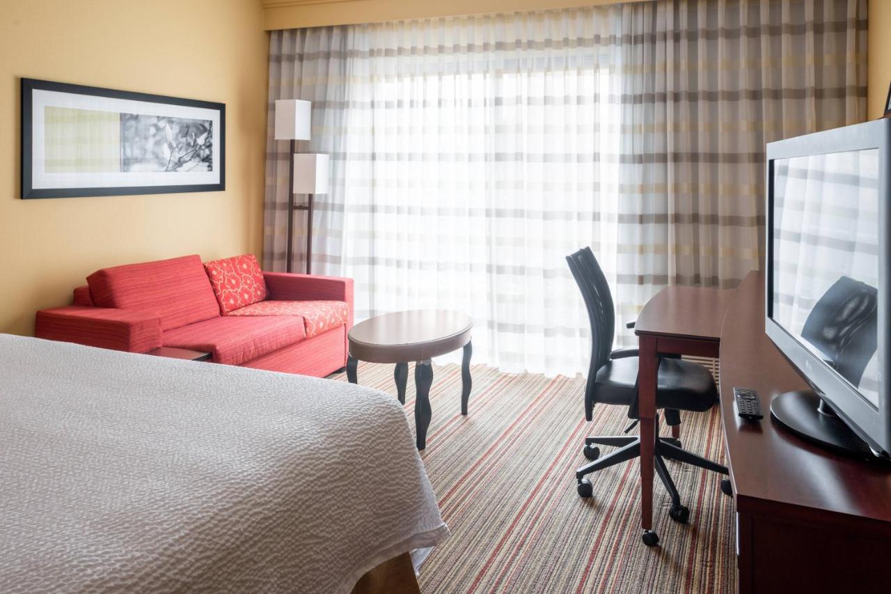 King Room with Sofa Bed - Non-Smoking at Courtyard by Marriott Indianapolis Airport