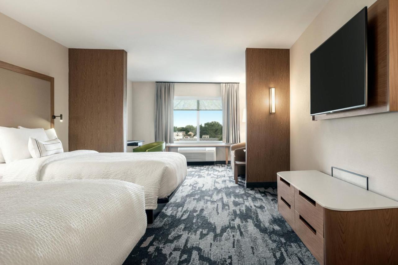 | Fairfield Inn & Suites by Marriott Milwaukee West