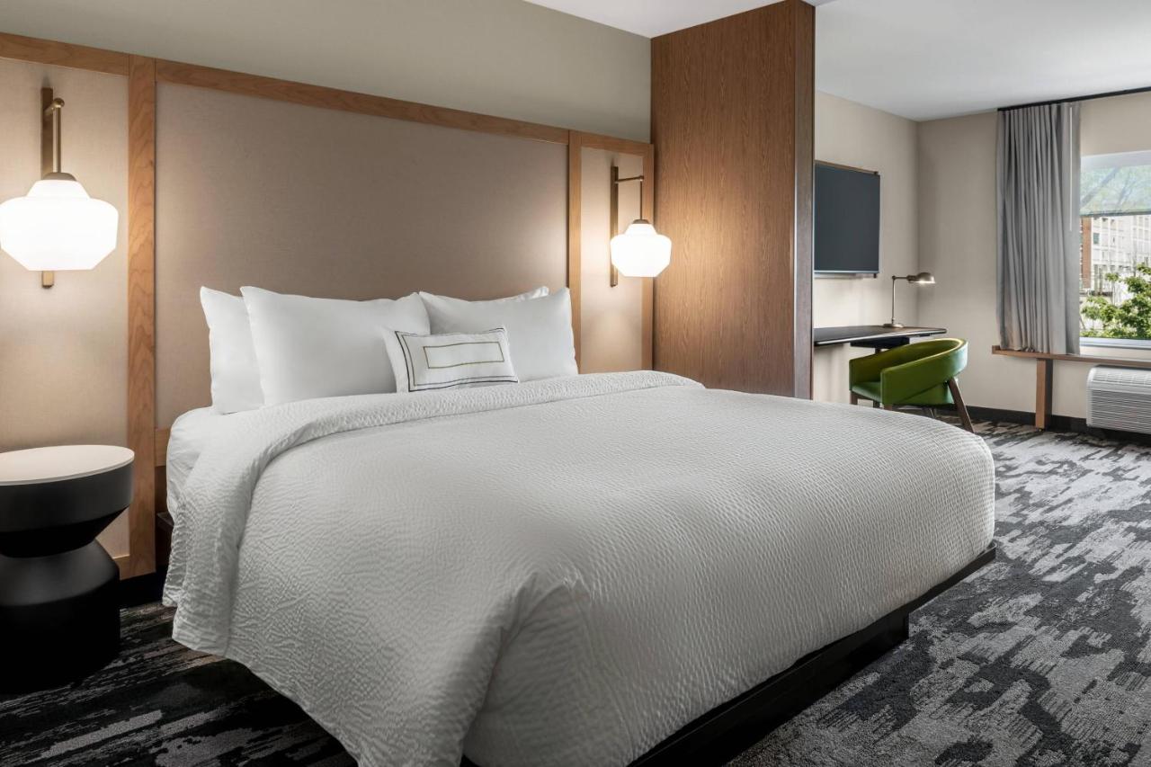 | Fairfield Inn & Suites by Marriott Milwaukee West