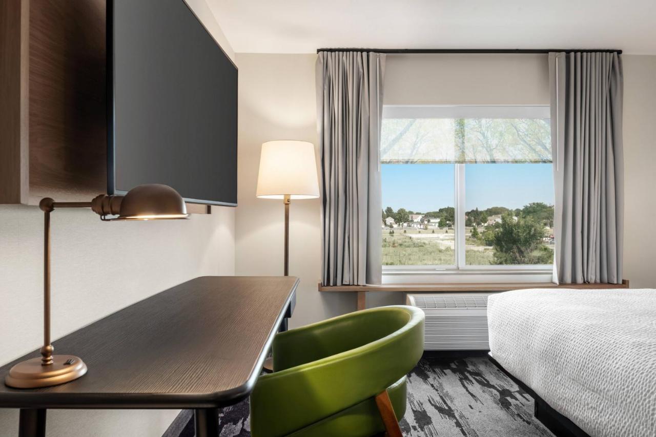 | Fairfield Inn & Suites by Marriott Milwaukee West
