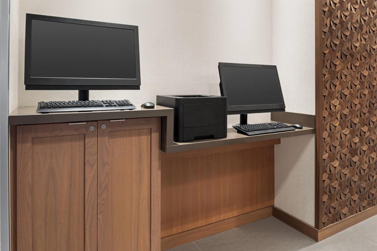 | Fairfield Inn & Suites by Marriott Milwaukee West
