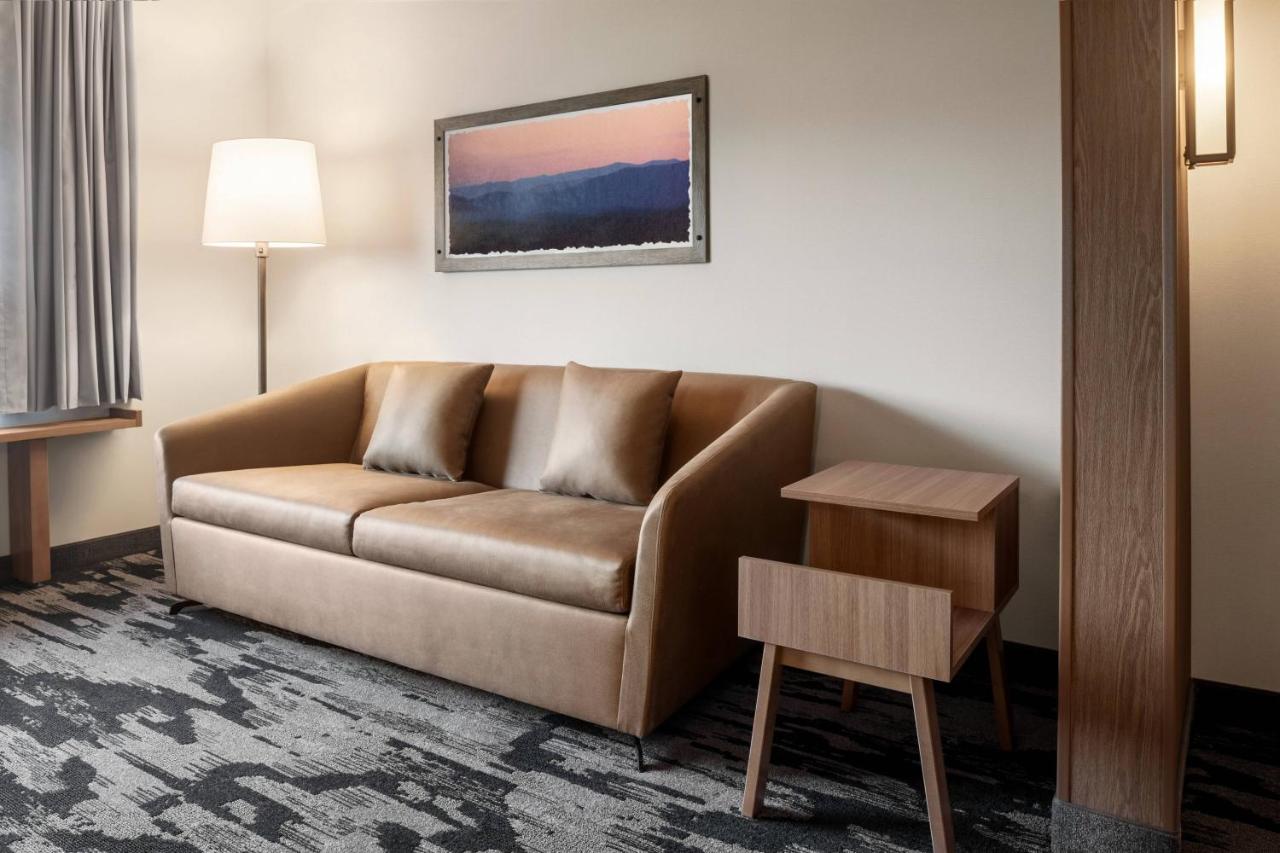 | Fairfield Inn & Suites by Marriott Milwaukee West