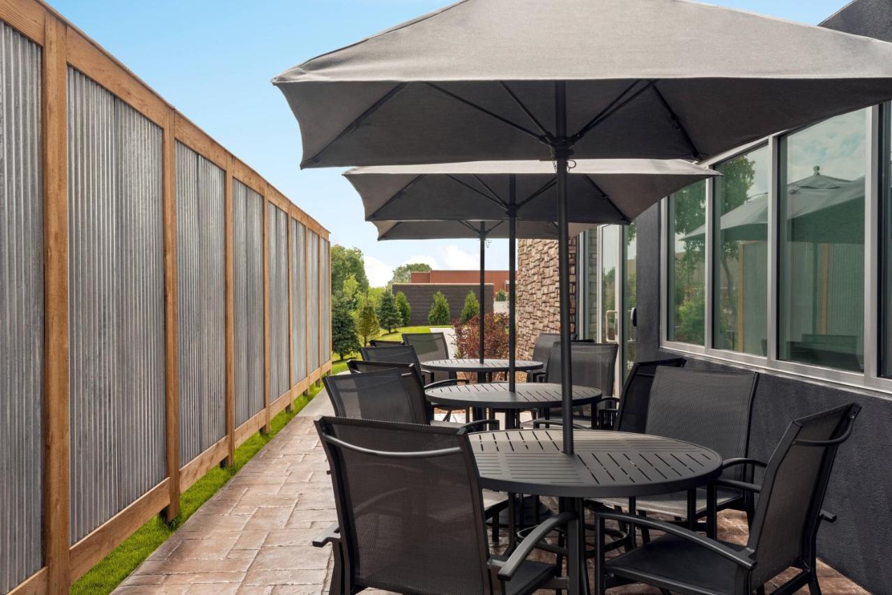 | Fairfield Inn & Suites by Marriott Milwaukee West