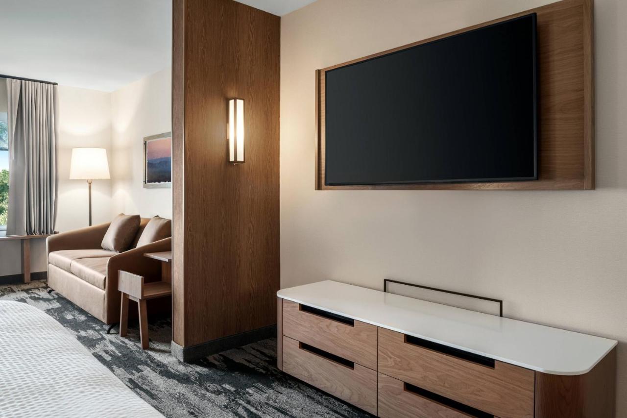| Fairfield Inn & Suites by Marriott Milwaukee West
