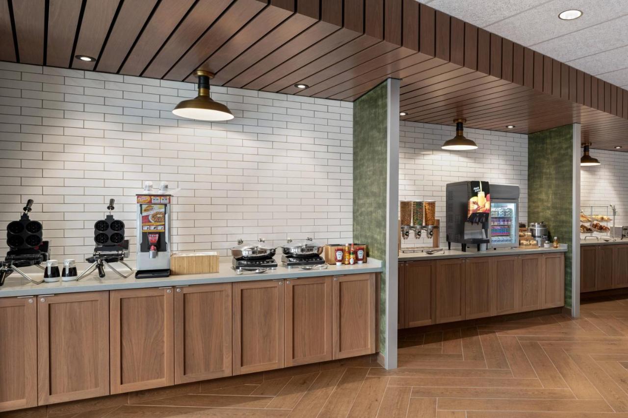 | Fairfield Inn & Suites by Marriott Milwaukee West