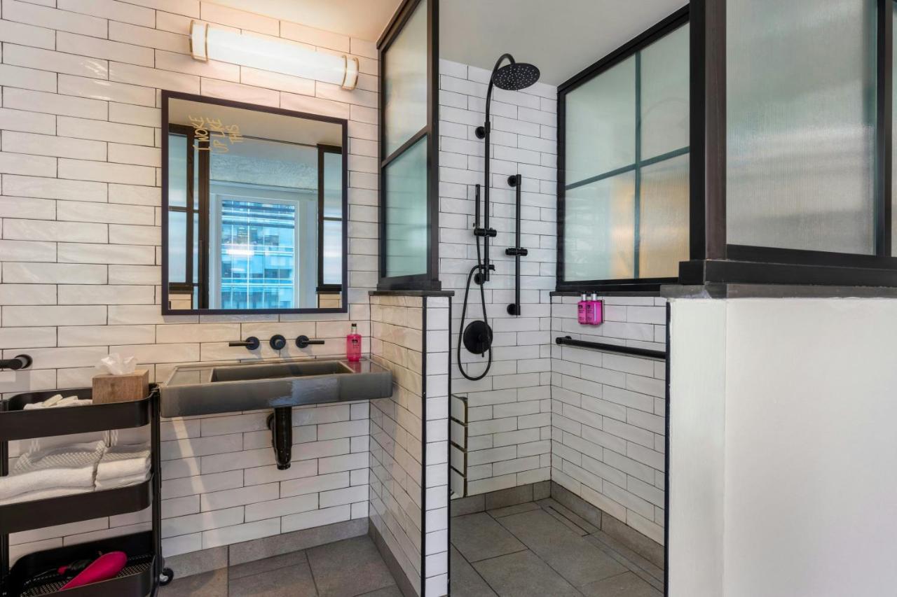 | Moxy Washington, DC Downtown