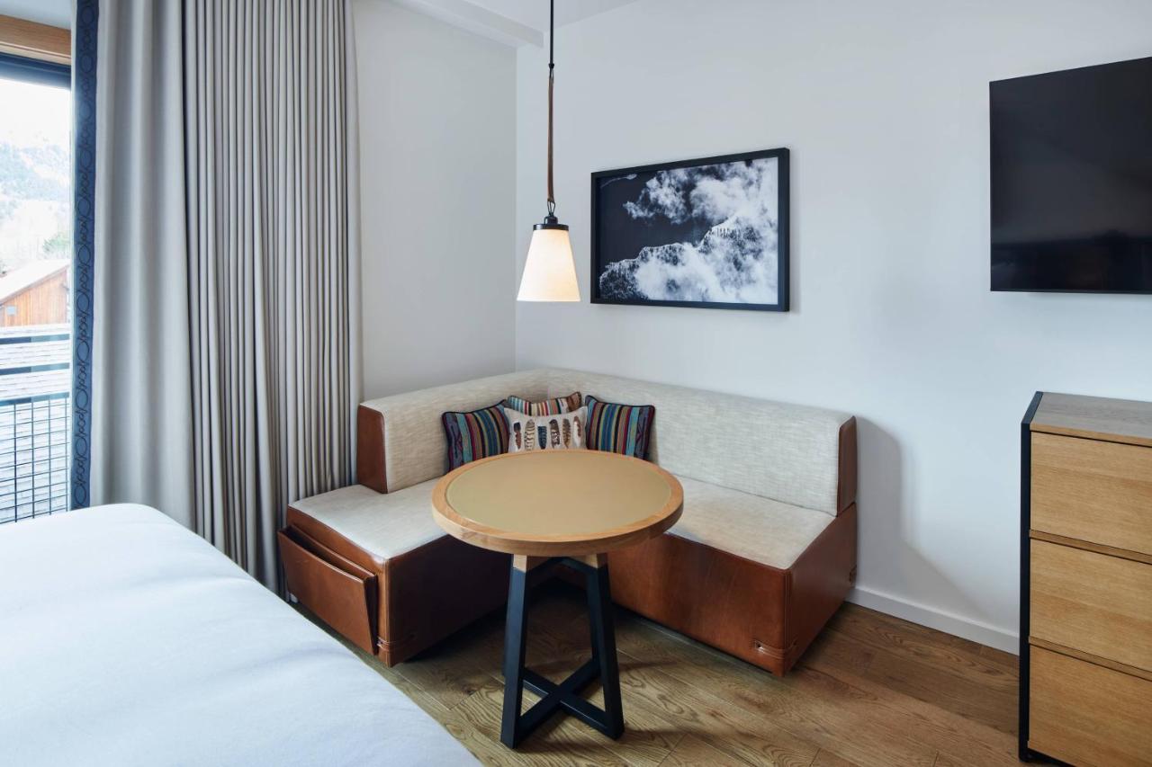 Deluxe Guest room with 2 Queen at The Cloudveil, Autograph Collection