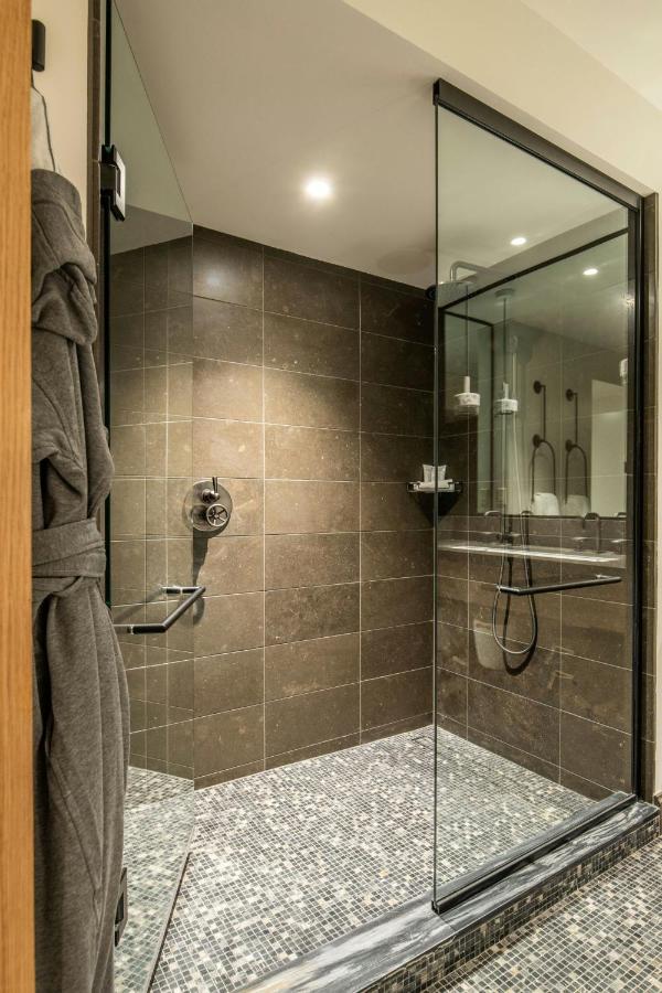 Deluxe Guest room with 2 Queen at The Cloudveil, Autograph Collection