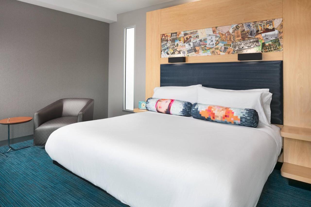 Saavy Guest room, 1 King at Aloft by Marriott Louisville Downtown