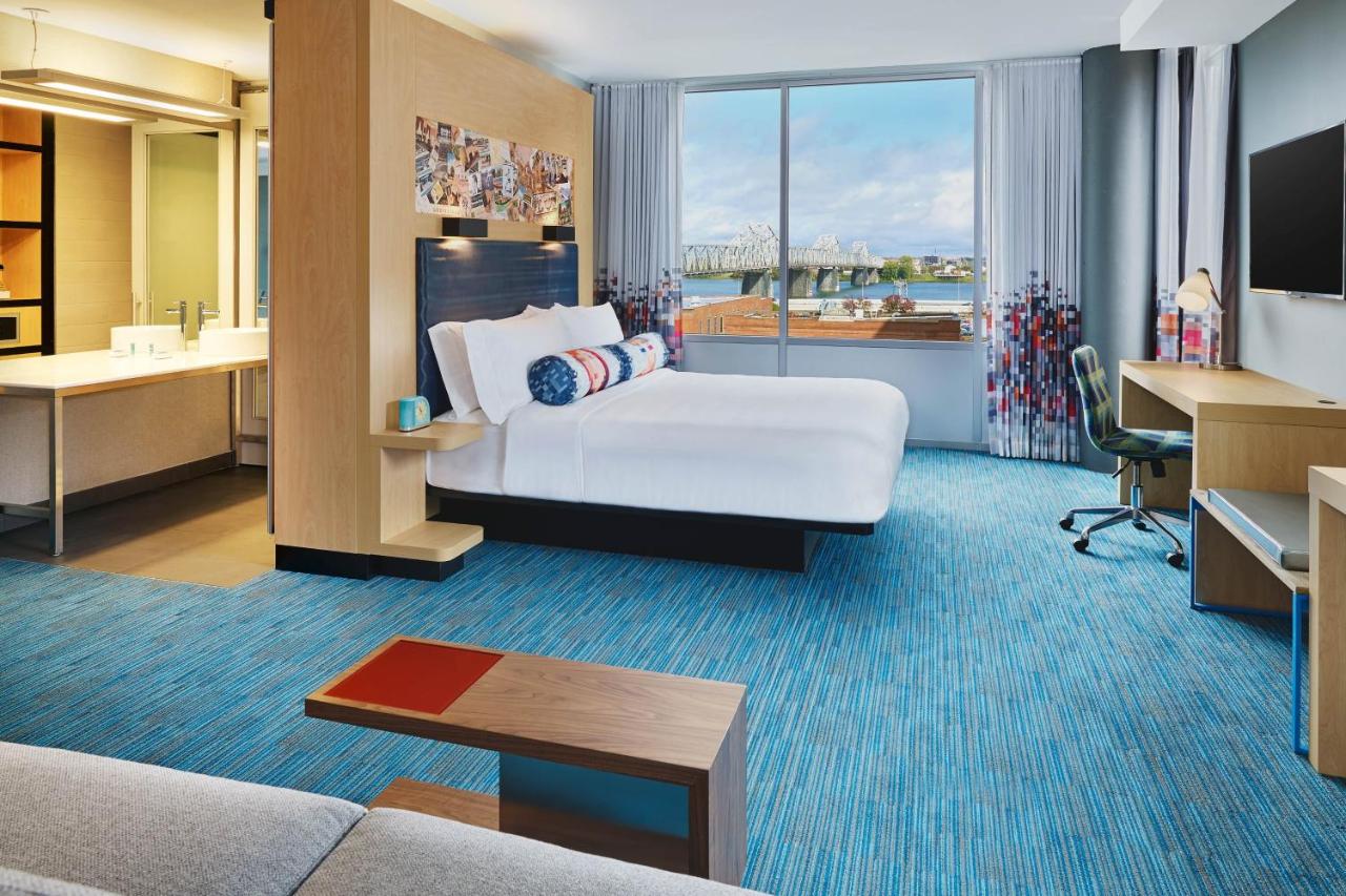 Saavy Guest room, 1 King at Aloft by Marriott Louisville Downtown