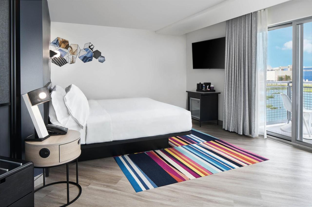 Guest room, 1 King, Sofa bed, Waterfront, Corner room at Aloft by Marriott Ocean City