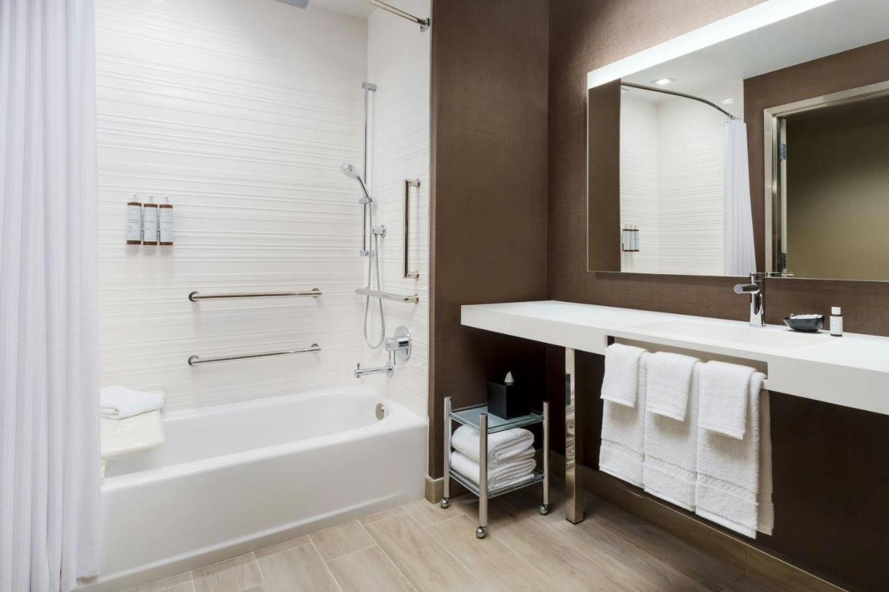 | AC Hotel by Marriott St Petersburg Downtown