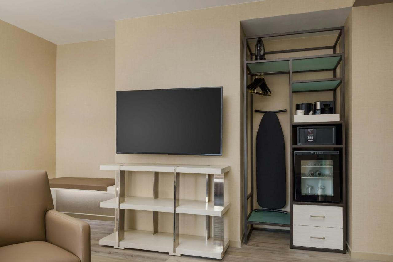 | AC Hotel by Marriott St Petersburg Downtown
