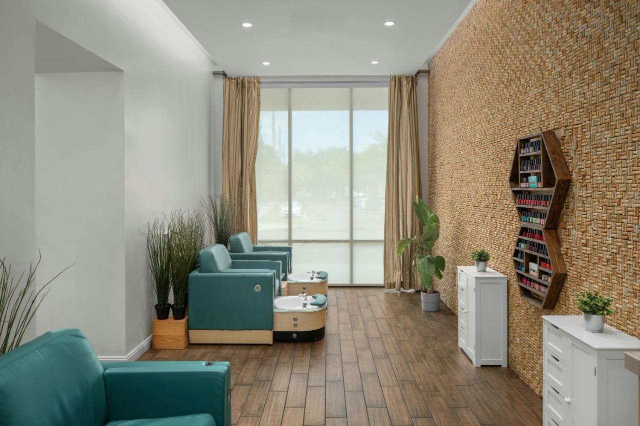 | Epicurean Hotel, Autograph Collection