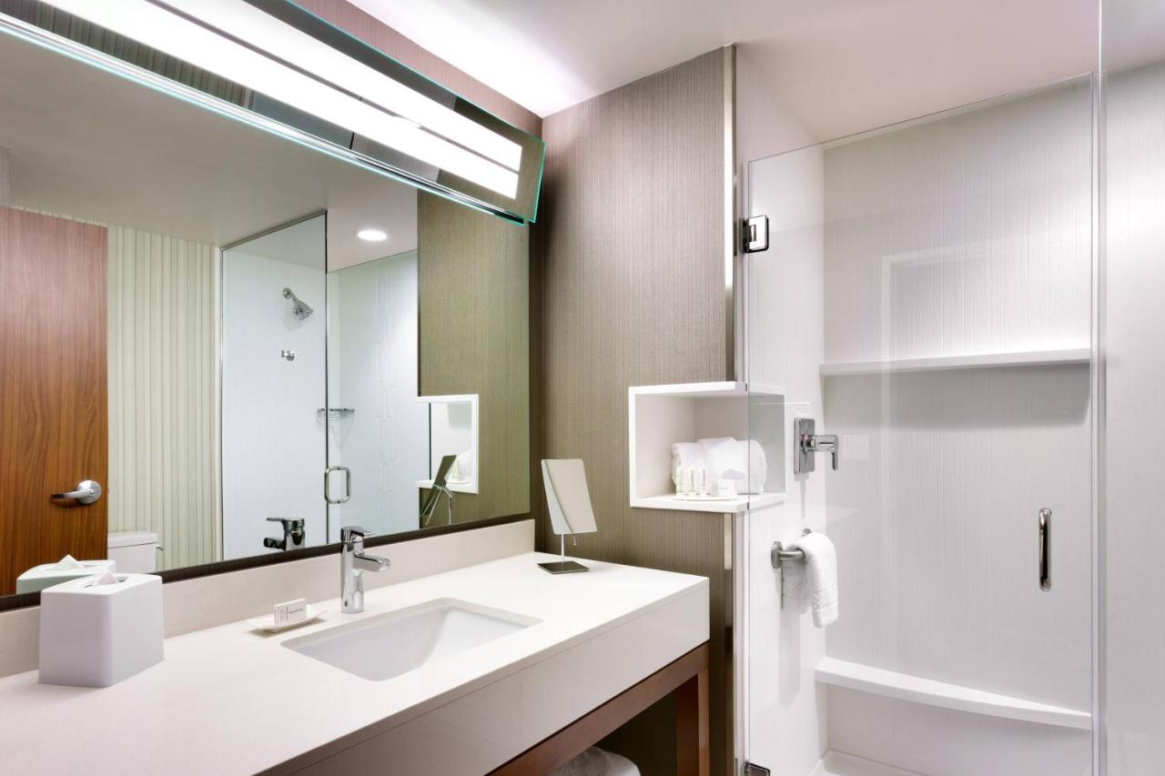 Queen Room with Balcony or Patio at Courtyard by Marriott Sedona