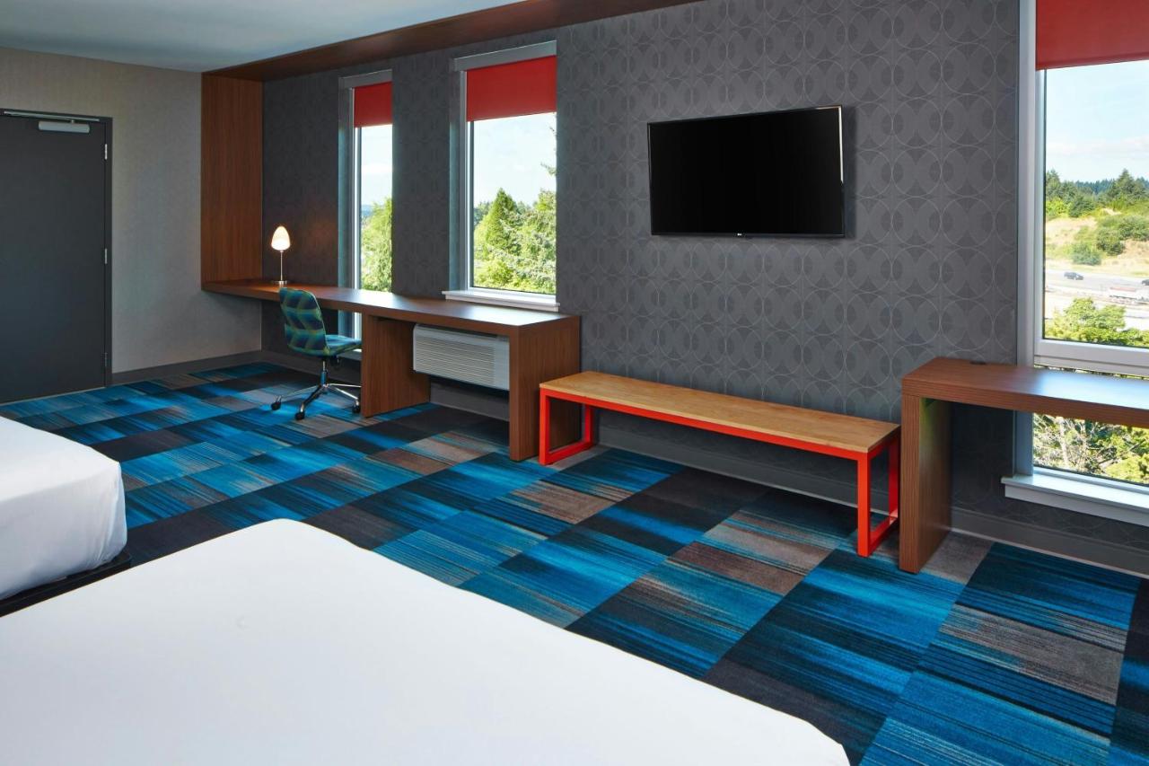 Savvy, Guest room, 2 Queen at Aloft by Marriott Seattle Redmond
