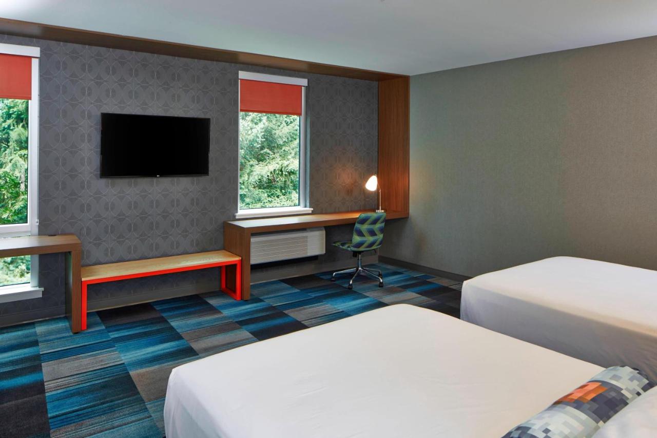 Aloft, Guest room, 2 Queen at Aloft by Marriott Seattle Redmond