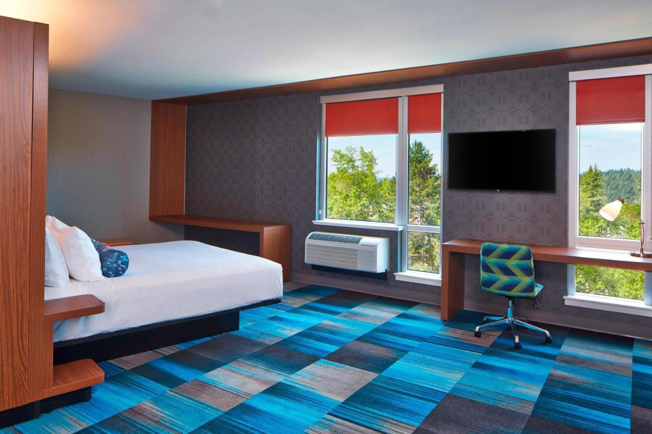 Savvy, Larger Guest room, 1 King at Aloft by Marriott Seattle Redmond