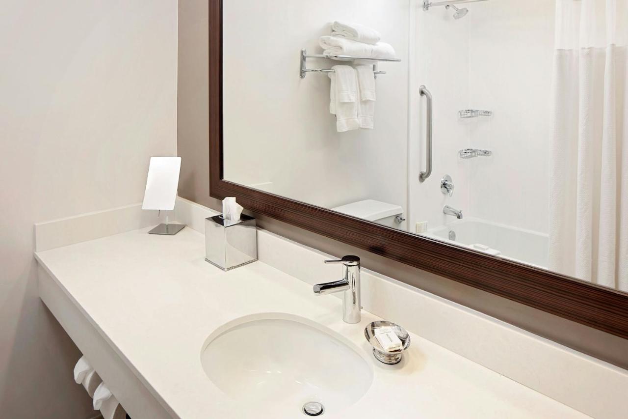 1 Bedroom Suite, 1 King at Courtyard by Marriott Fort Lauderdale North/Cypress Creek