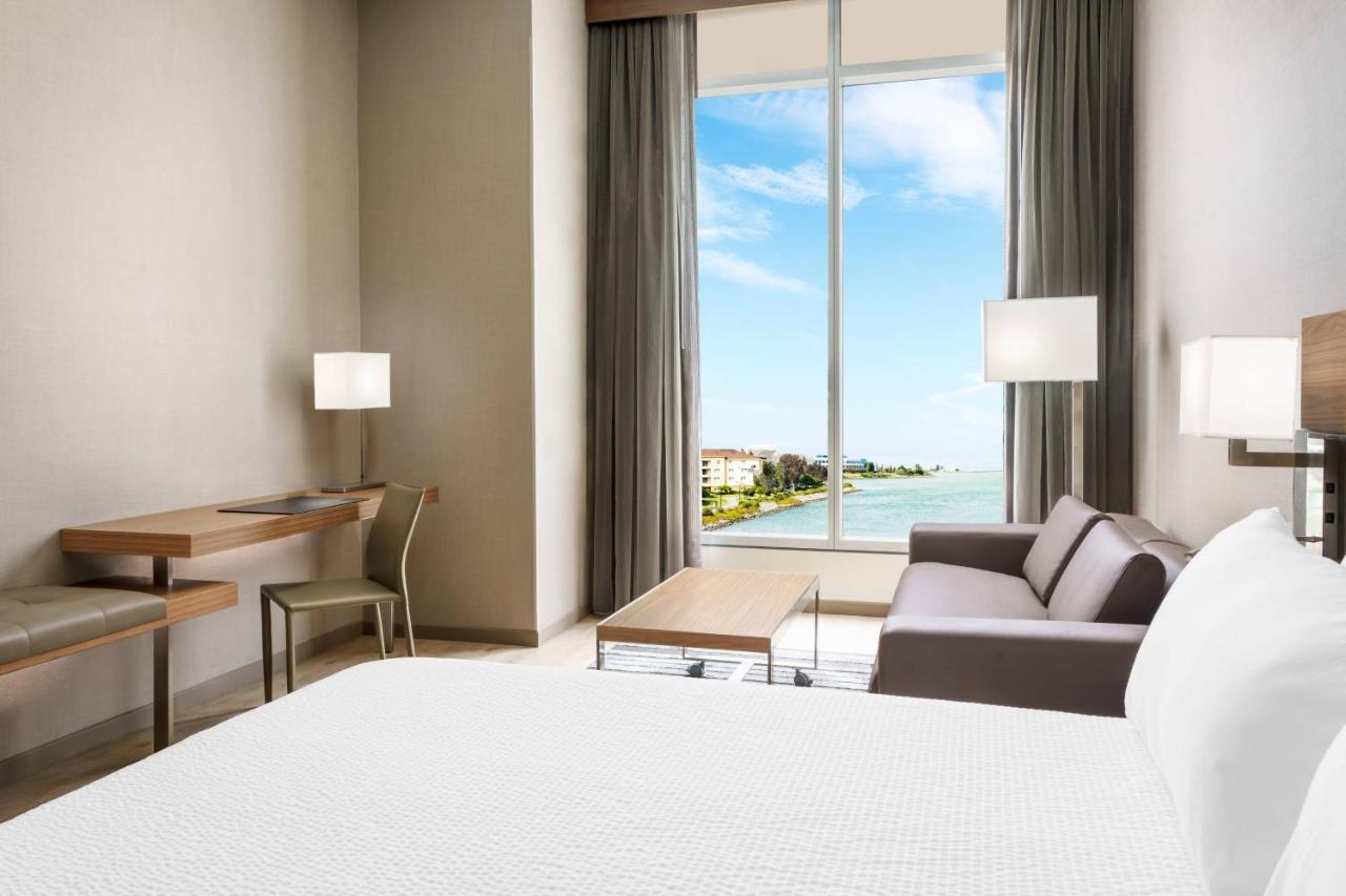 Guest Room, 1 King, Sofabed, Bay View at AC Hotel by Marriott San Francisco Airport Oyster Point/Waterfront