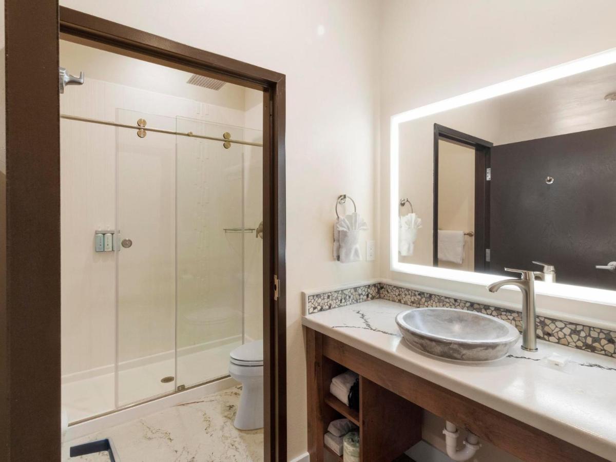 | Bluff Dwellings Resort
