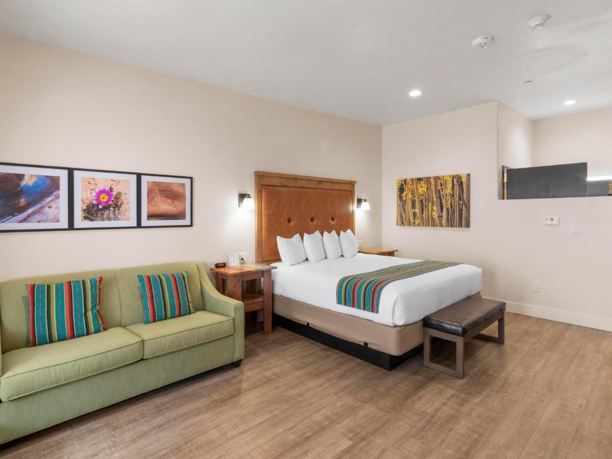 King Room at Bluff Dwellings Resort