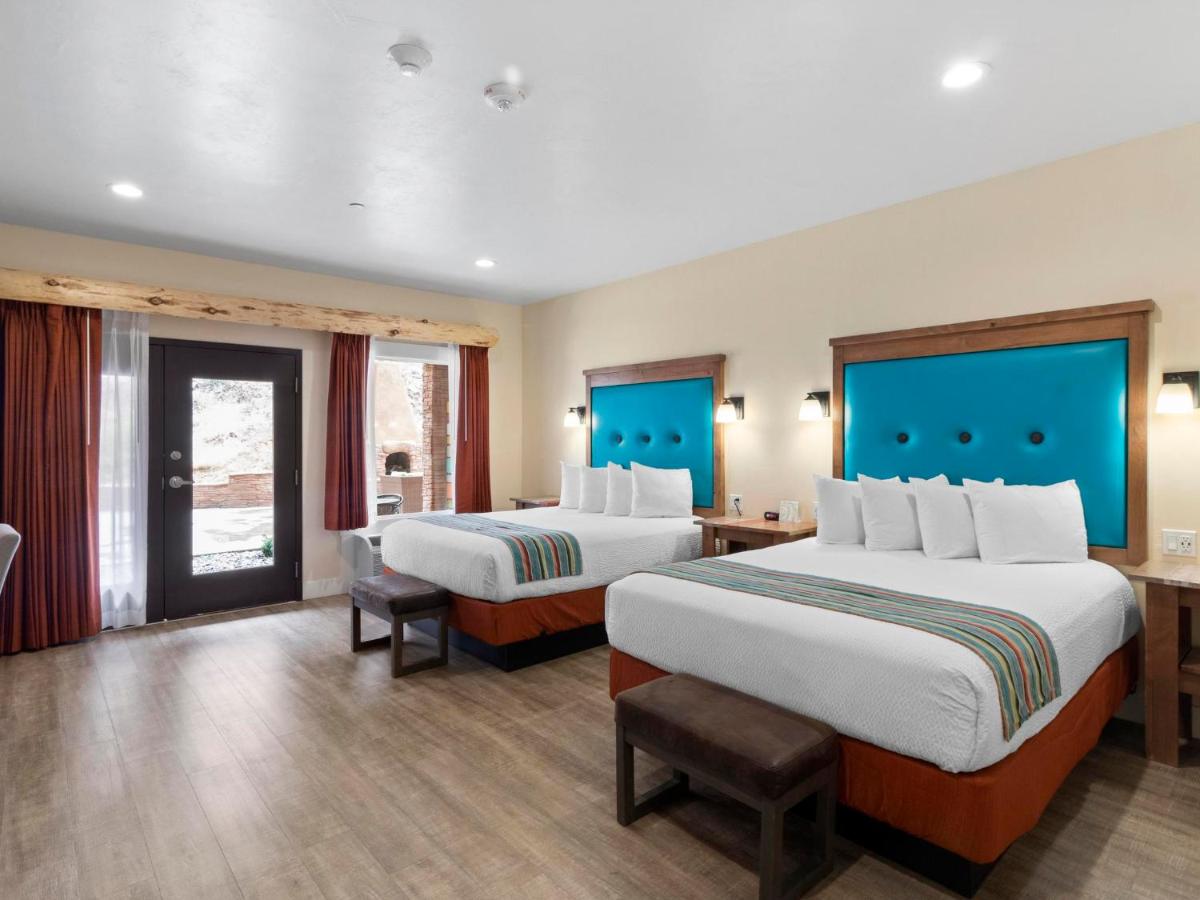 Deluxe Double Room at Bluff Dwellings Resort