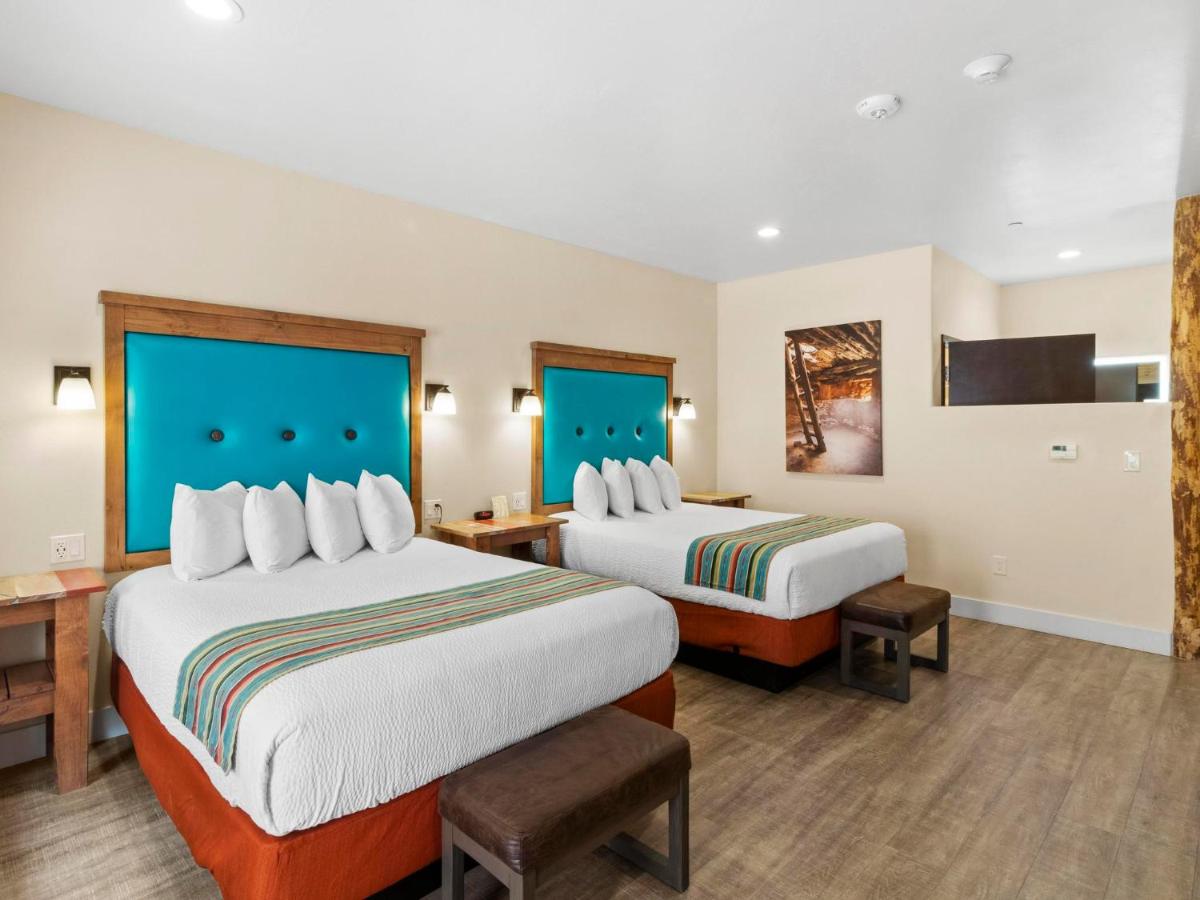 Deluxe Double Room at Bluff Dwellings Resort