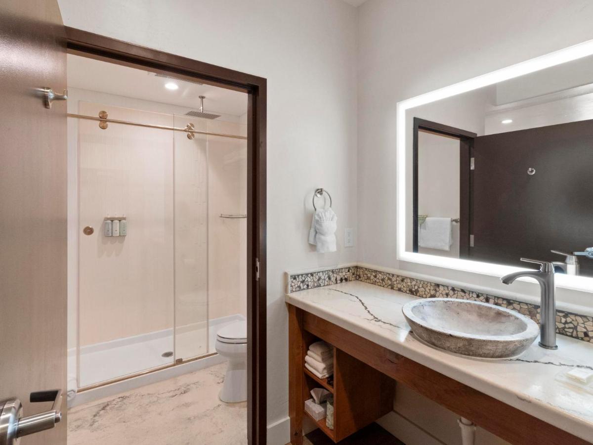 Deluxe Triple Room at Bluff Dwellings Resort