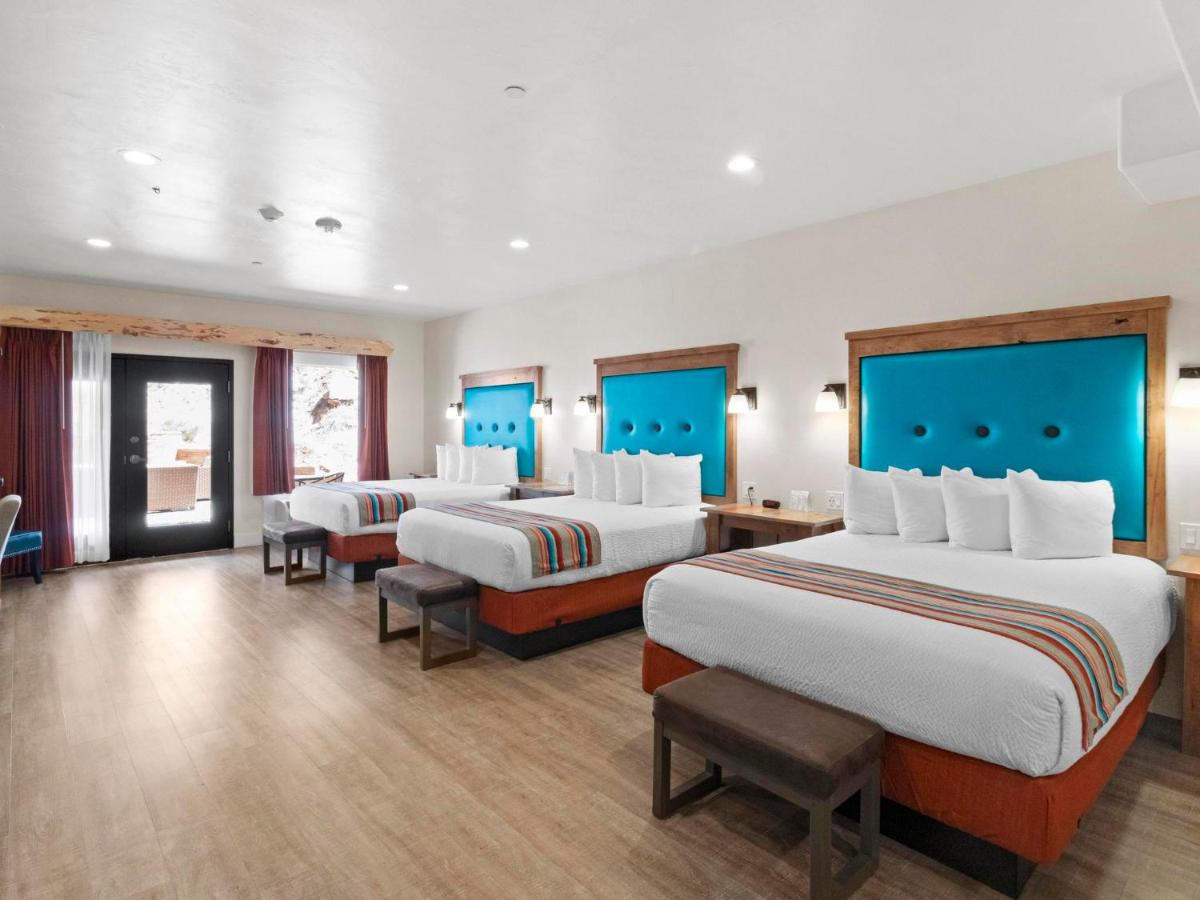 Deluxe Triple Room at Bluff Dwellings Resort