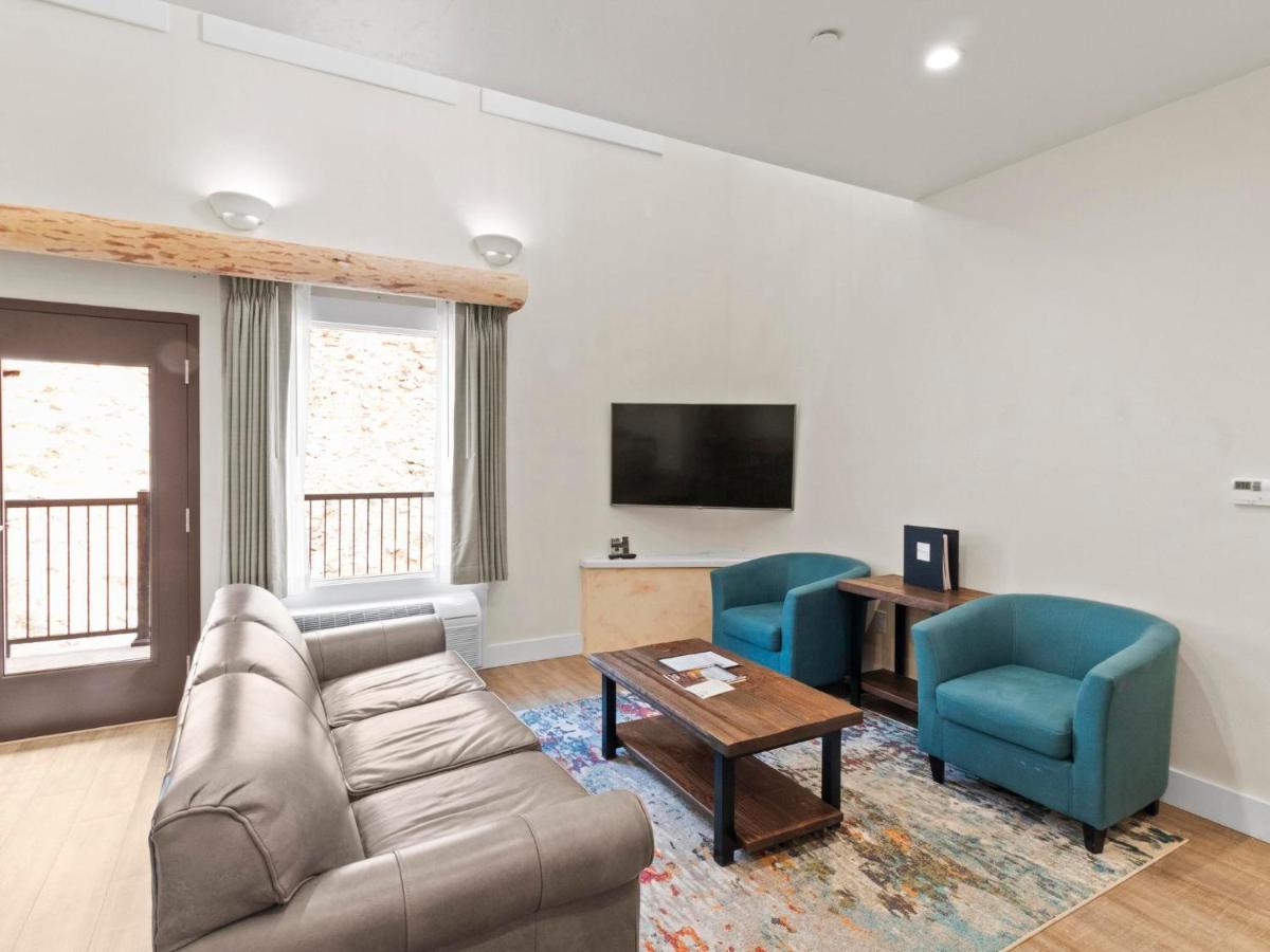 | Bluff Dwellings Resort