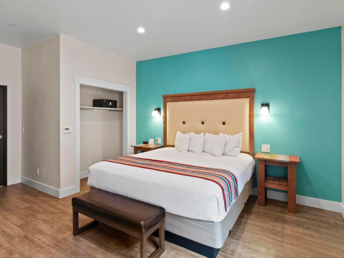 | Bluff Dwellings Resort