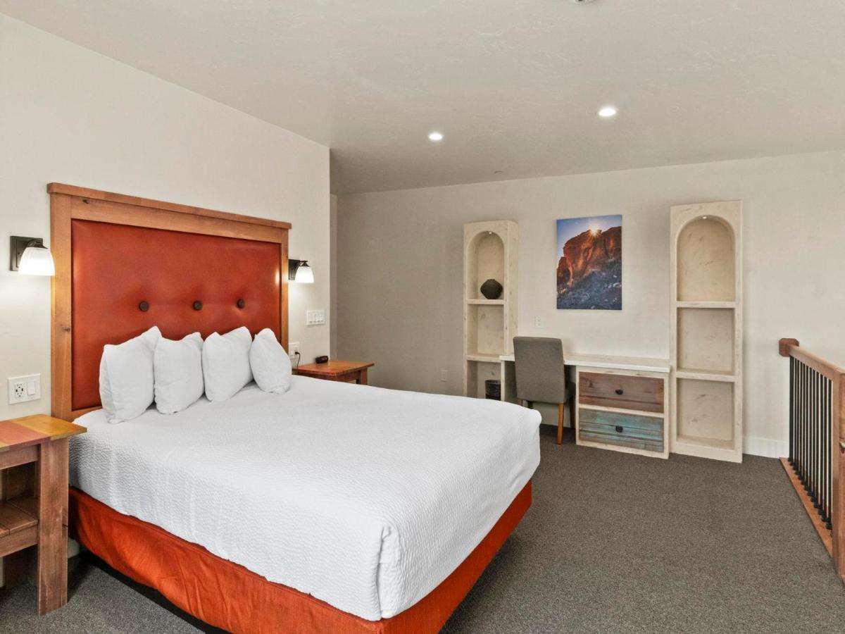 Deluxe Suite at Bluff Dwellings Resort