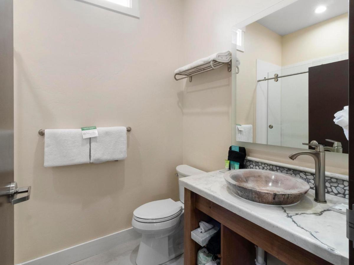 Deluxe King Suite at Bluff Dwellings Resort