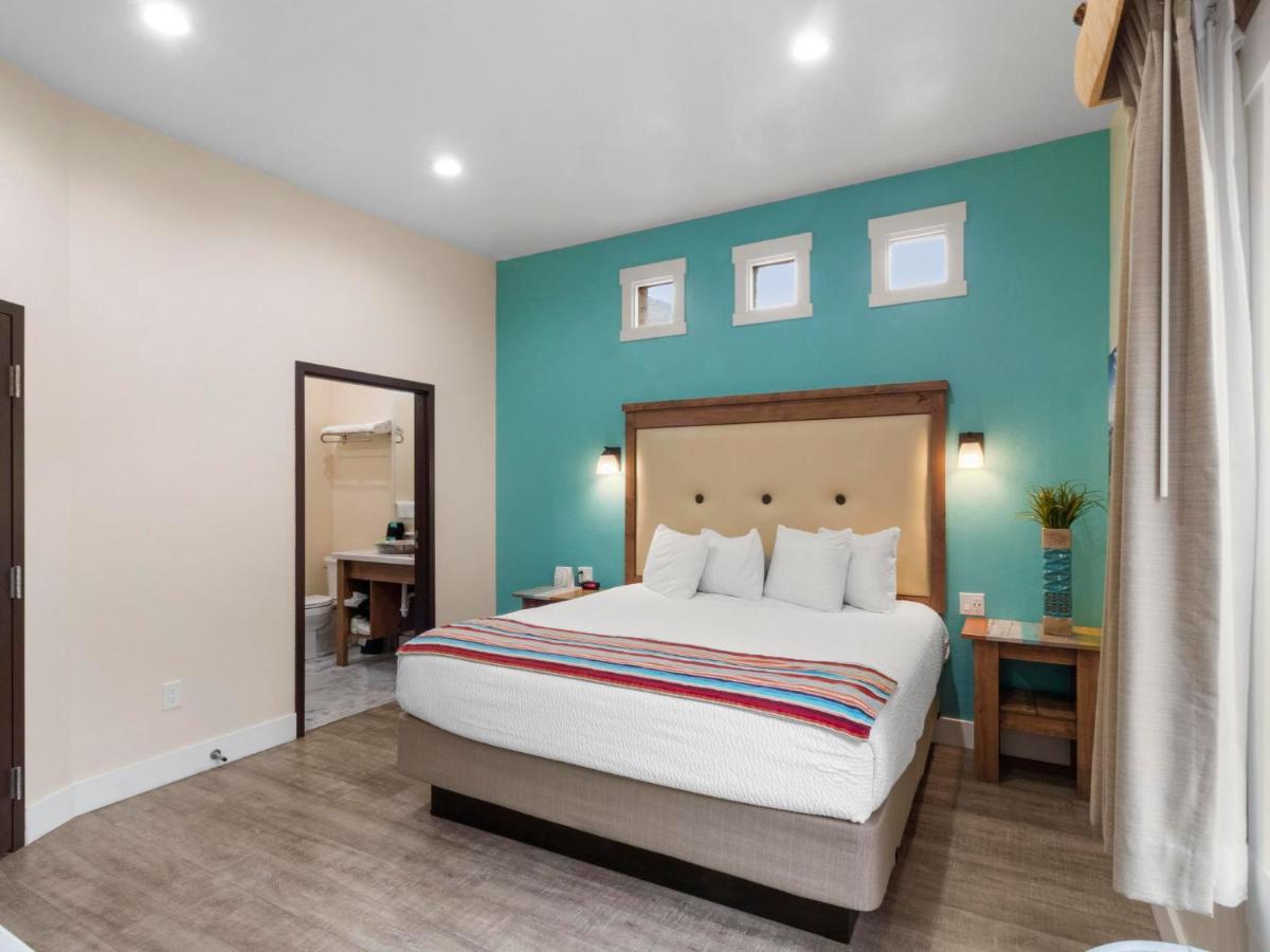 Deluxe King Suite at Bluff Dwellings Resort