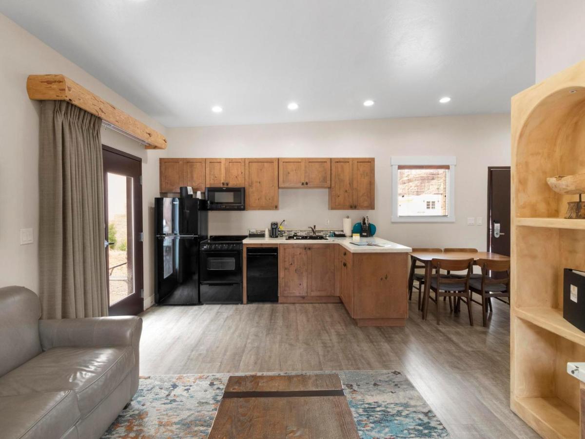 Deluxe King Suite at Bluff Dwellings Resort